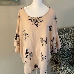 Worthington Flutter sleeve Top
